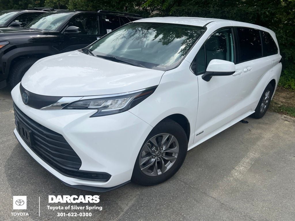 2021 Toyota Sienna LE 8 Passenger