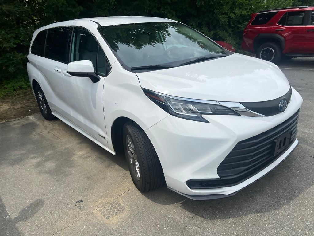 2021 Toyota Sienna LE 8 Passenger