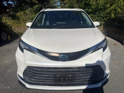 2021 Toyota Sienna XLE 8 Passenger