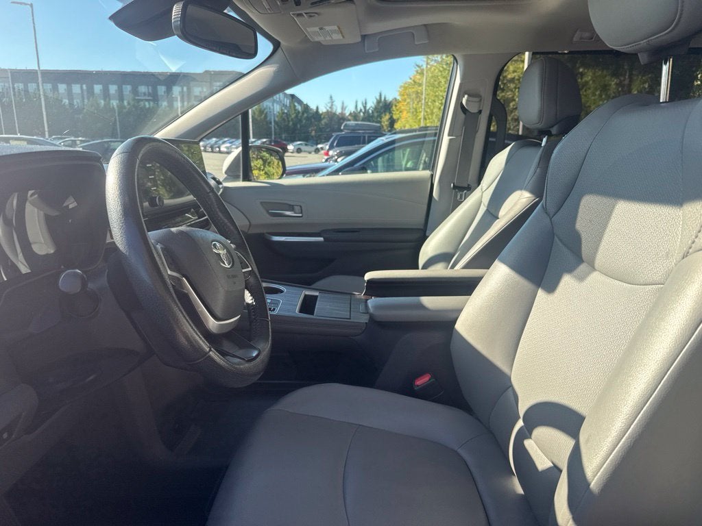 2021 Toyota Sienna XLE 8 Passenger
