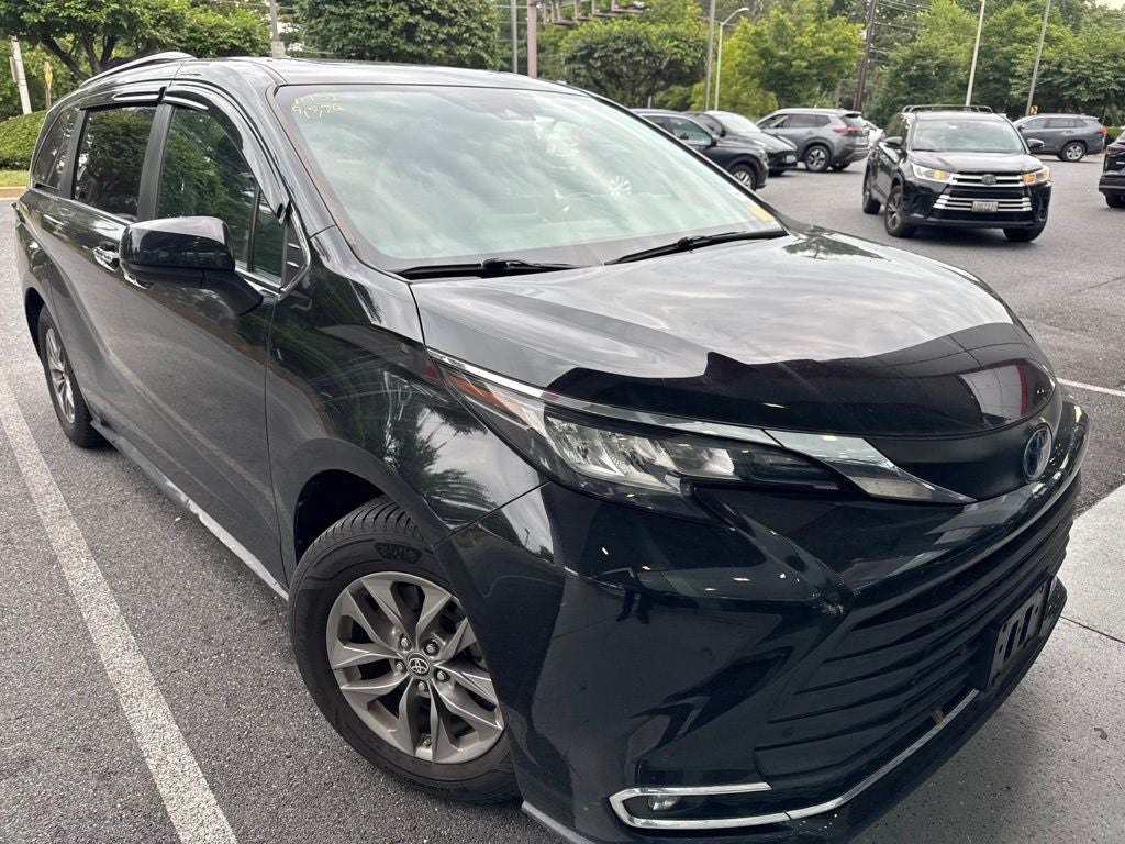 2023 Toyota Sienna XLE 8 Passenger