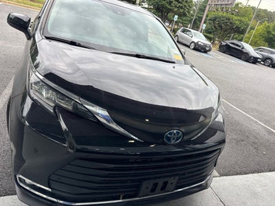 2023 Toyota Sienna XLE 8 Passenger