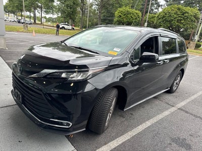 2023 Toyota Sienna XLE 8 Passenger