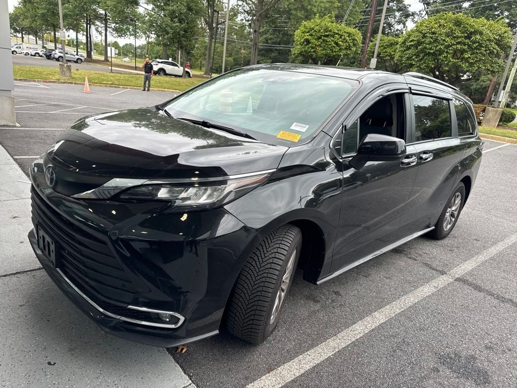 2023 Toyota Sienna XLE 8 Passenger