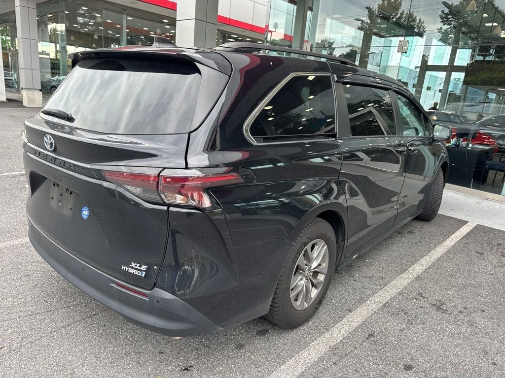 2023 Toyota Sienna XLE 8 Passenger