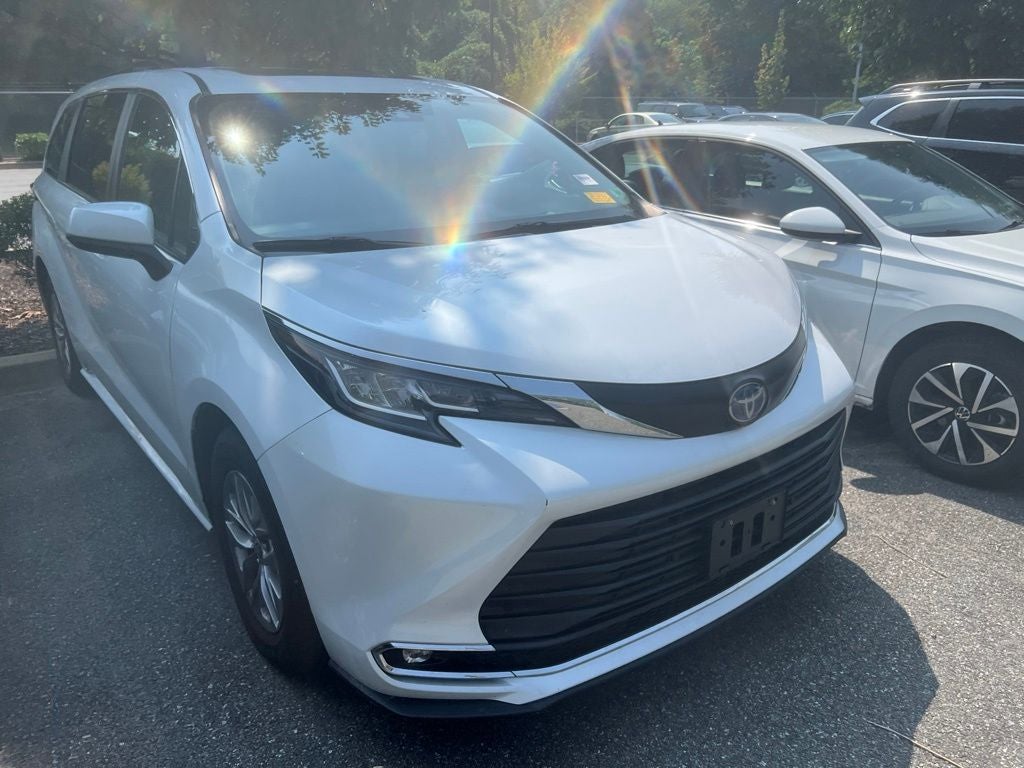 2023 Toyota Sienna XLE 8 Passenger