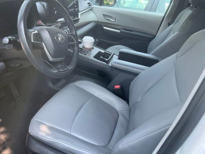 2023 Toyota Sienna XLE 8 Passenger