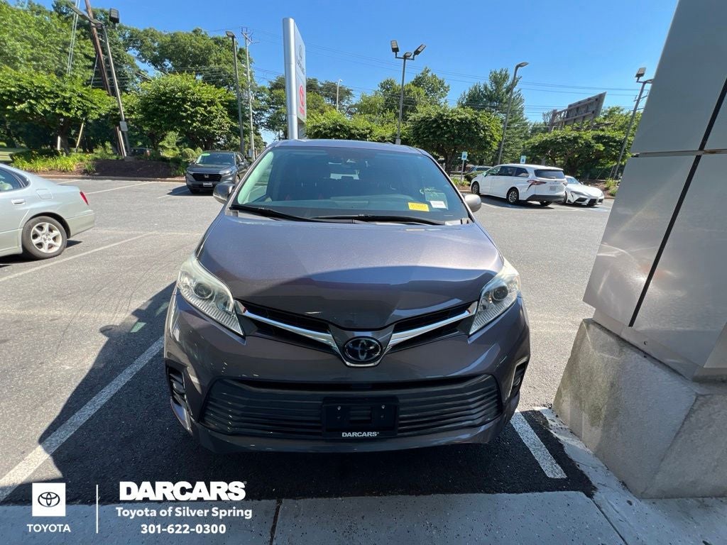 2019 Toyota Sienna XLE Premium 8 Passenger LOW MILES!