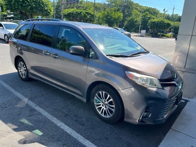 2019 Toyota Sienna XLE Premium 8 Passenger LOW MILES!