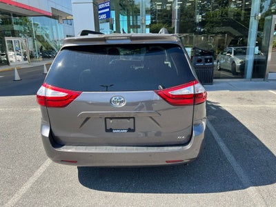 2019 Toyota Sienna XLE Premium 8 Passenger LOW MILES!