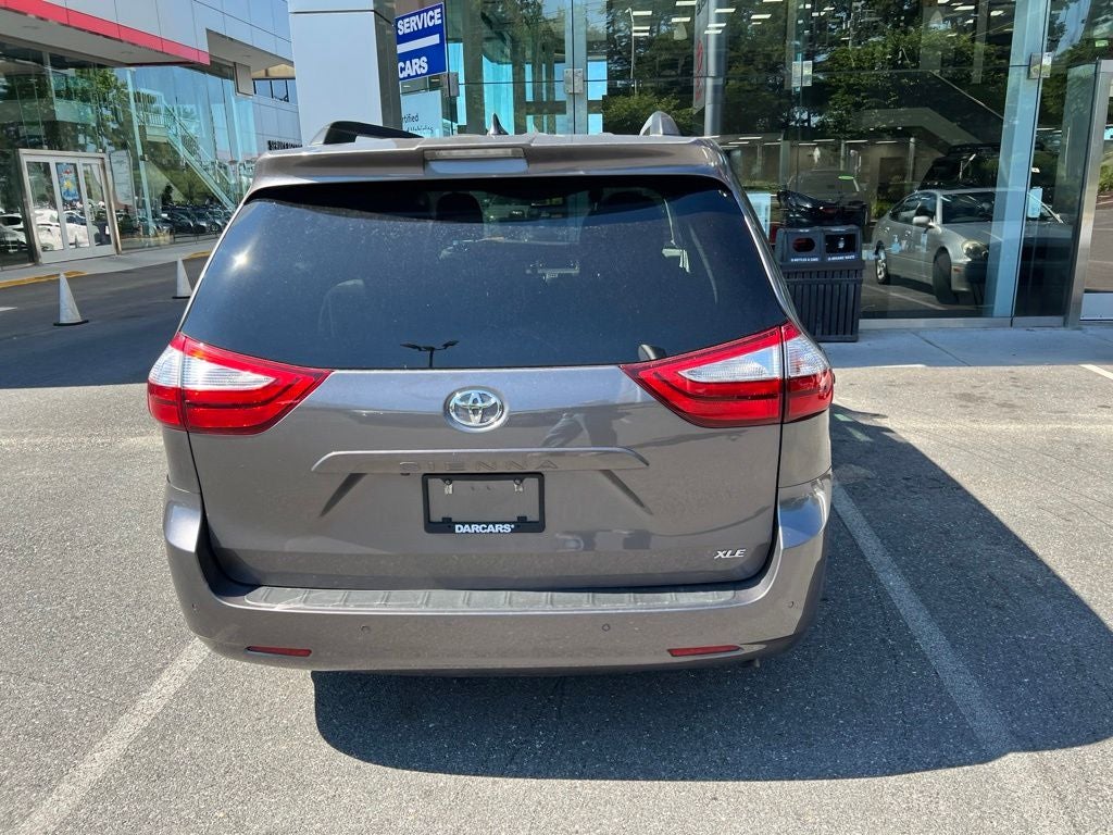 2019 Toyota Sienna XLE Premium 8 Passenger LOW MILES!