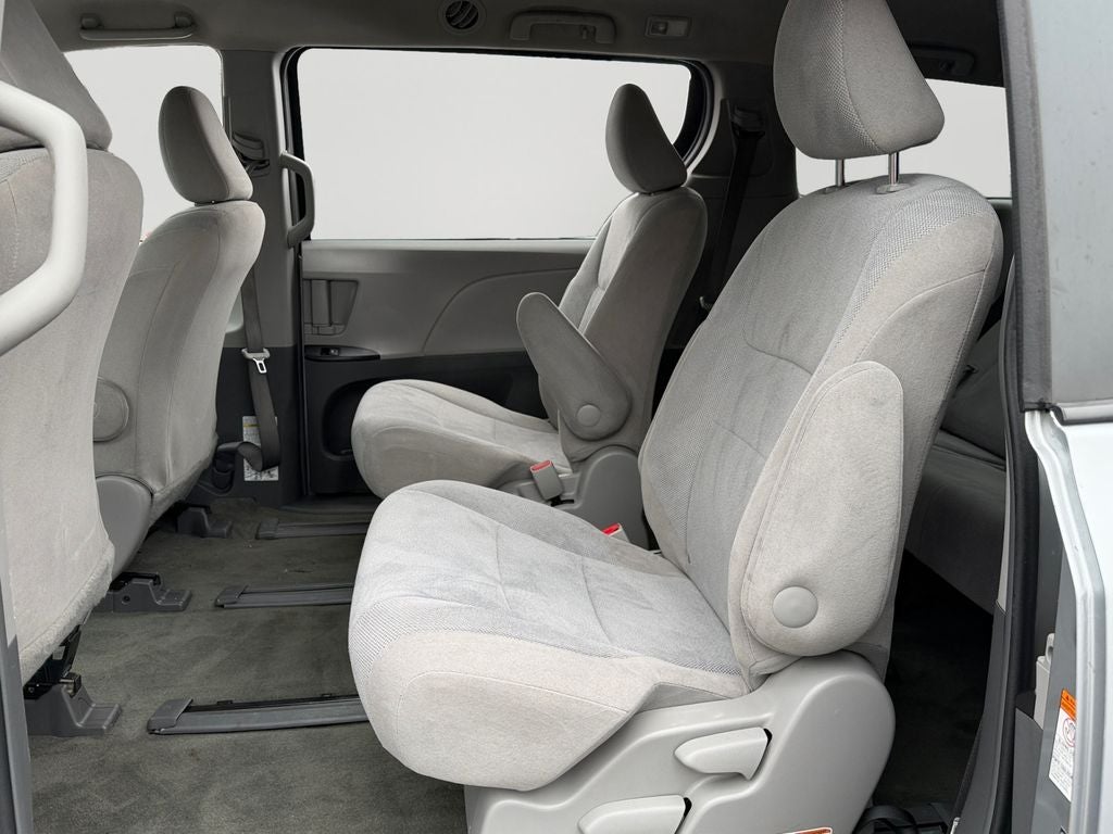 2015 Toyota Sienna L 7 Passenger Low Miles!