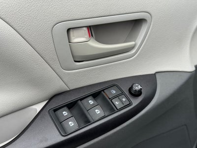 2015 Toyota Sienna L 7 Passenger Low Miles!