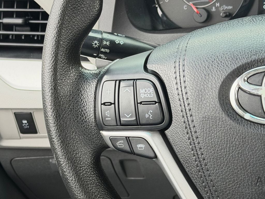 2015 Toyota Sienna L 7 Passenger Low Miles!