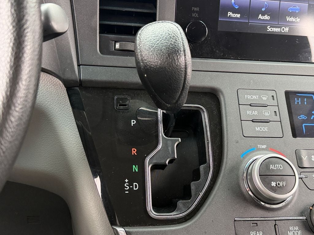 2015 Toyota Sienna L 7 Passenger Low Miles!