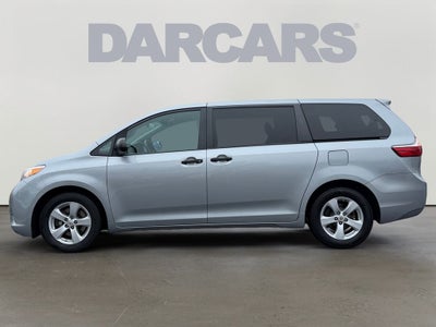 2015 Toyota Sienna L 7 Passenger Low Miles!