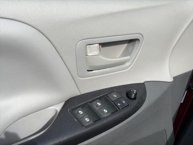 2015 Toyota Sienna L 7 Passenger