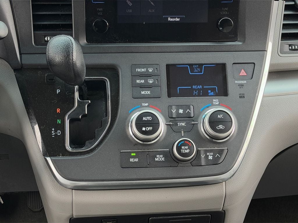 2016 Toyota Sienna L 7 Passenger Low Miles!