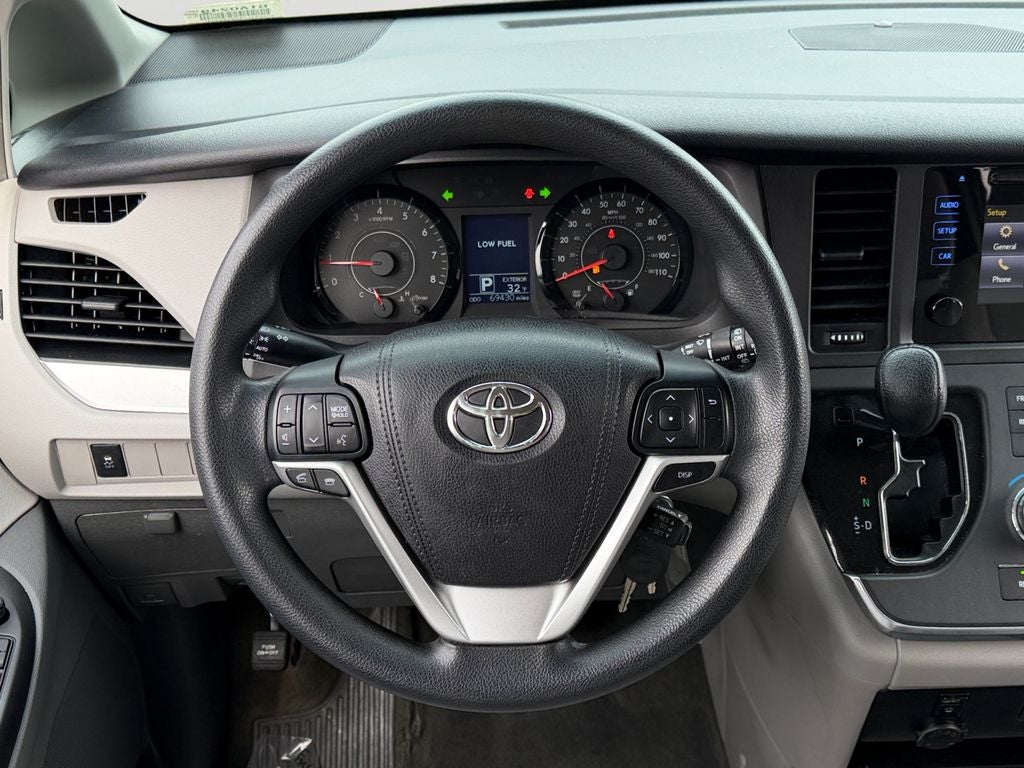 2016 Toyota Sienna L 7 Passenger Low Miles!