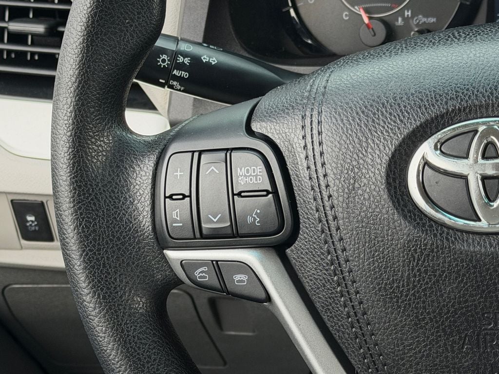 2016 Toyota Sienna L 7 Passenger Low Miles!