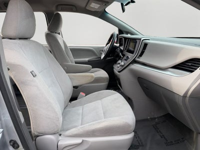 2016 Toyota Sienna L 7 Passenger Low Miles!