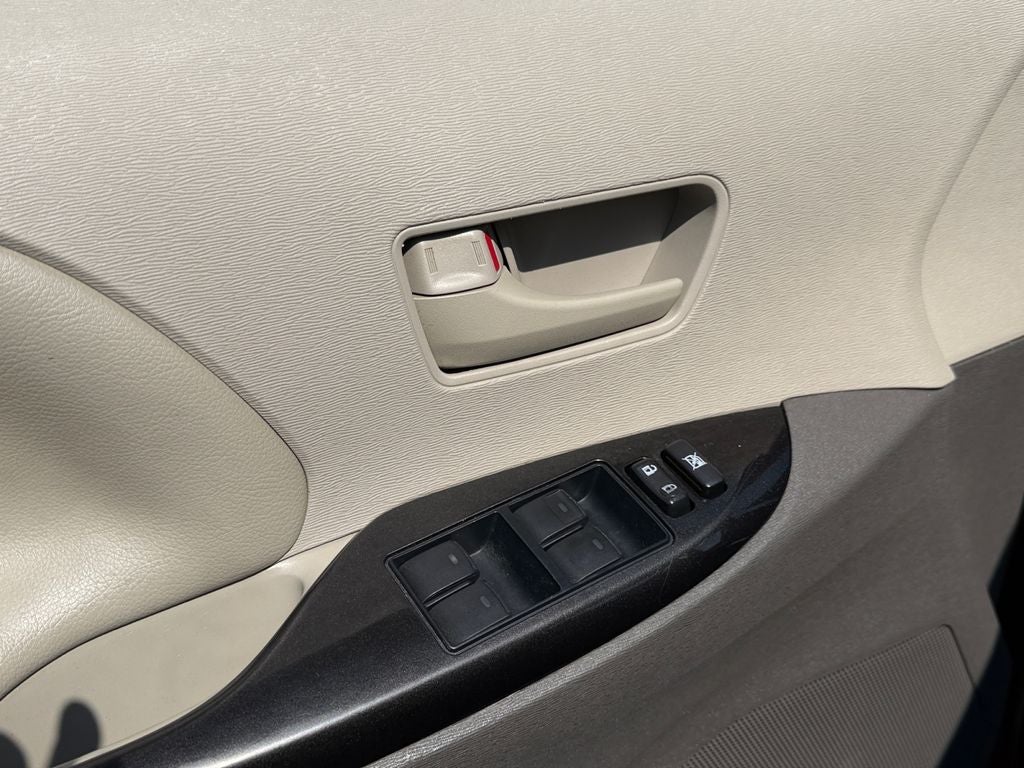 2012 Toyota Sienna Base 7 Passenger