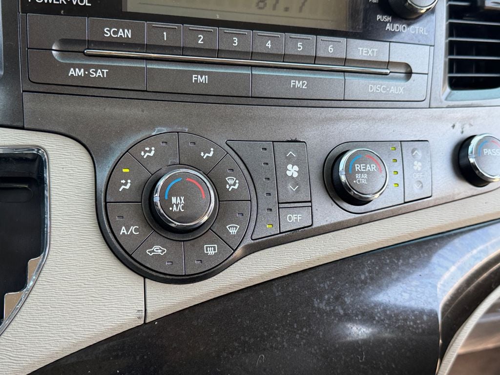 2012 Toyota Sienna Base 7 Passenger