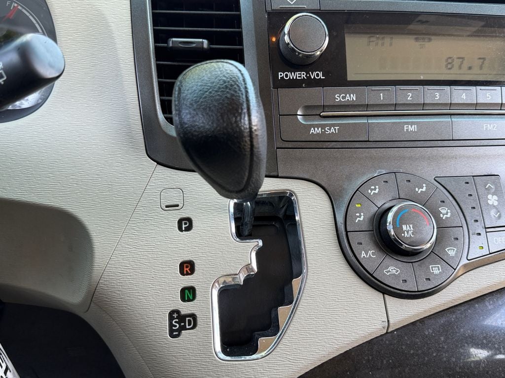 2012 Toyota Sienna Base 7 Passenger
