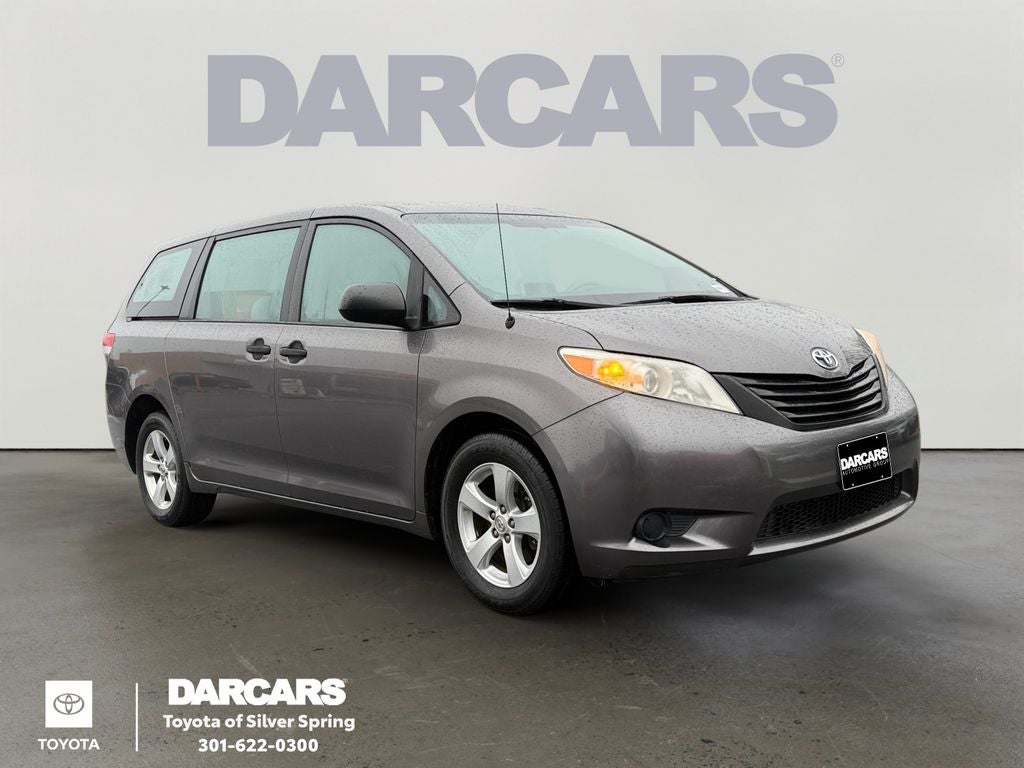 2014 Toyota Sienna L 7 Passenger Low Miles!