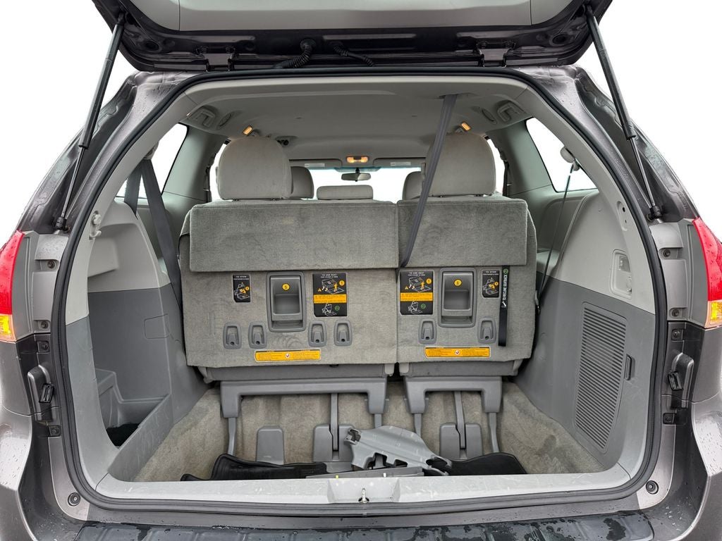 2014 Toyota Sienna L 7 Passenger Low Miles!