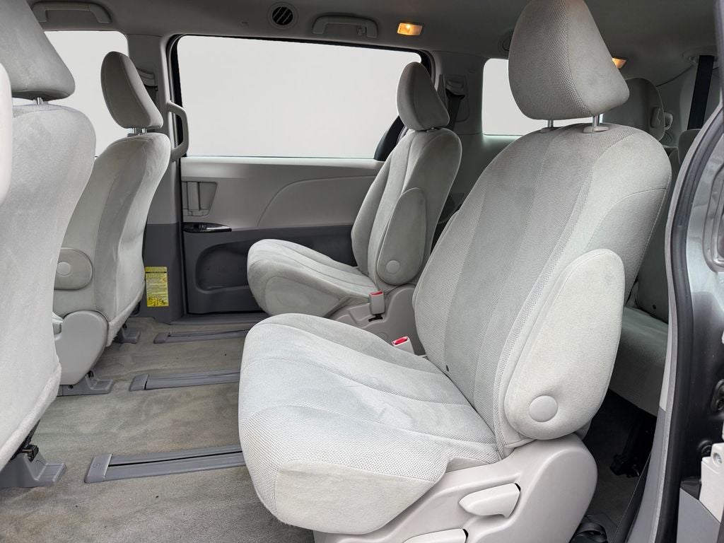 2014 Toyota Sienna L 7 Passenger Low Miles!
