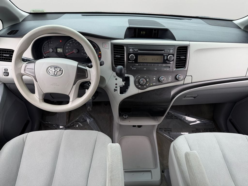 2014 Toyota Sienna L 7 Passenger Low Miles!