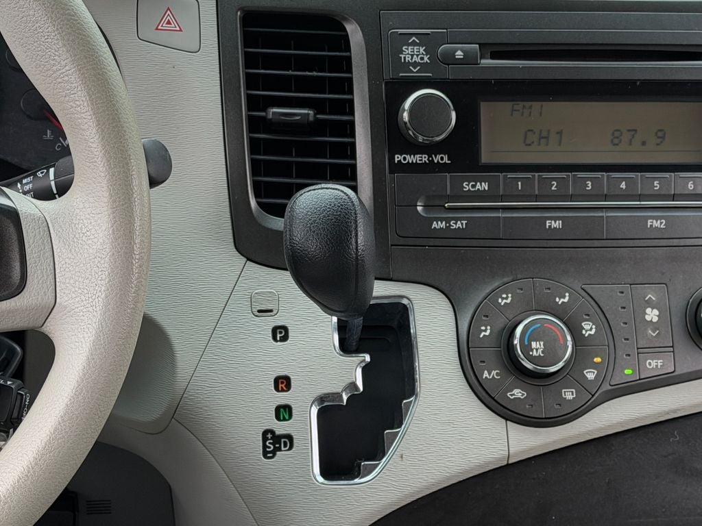 2014 Toyota Sienna L 7 Passenger Low Miles!