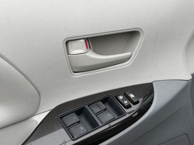 2014 Toyota Sienna L 7 Passenger Low Miles!