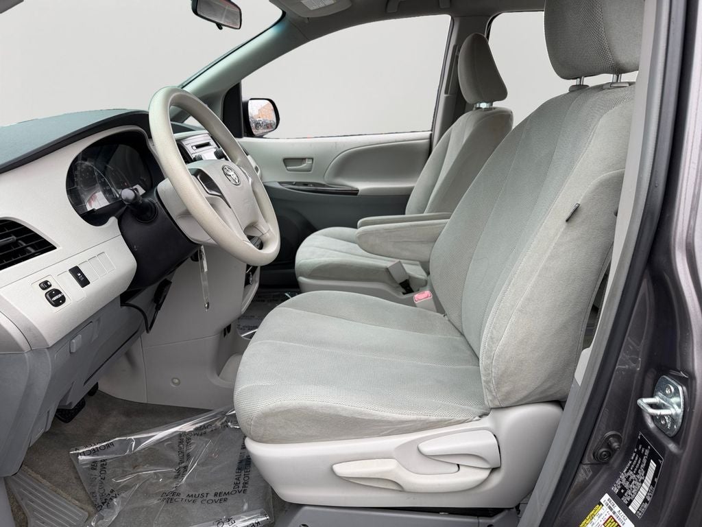 2014 Toyota Sienna L 7 Passenger Low Miles!