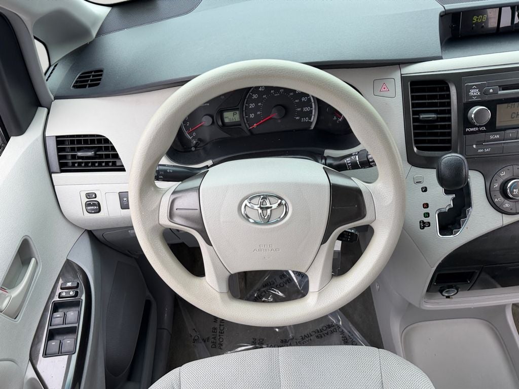 2014 Toyota Sienna L 7 Passenger Low Miles!