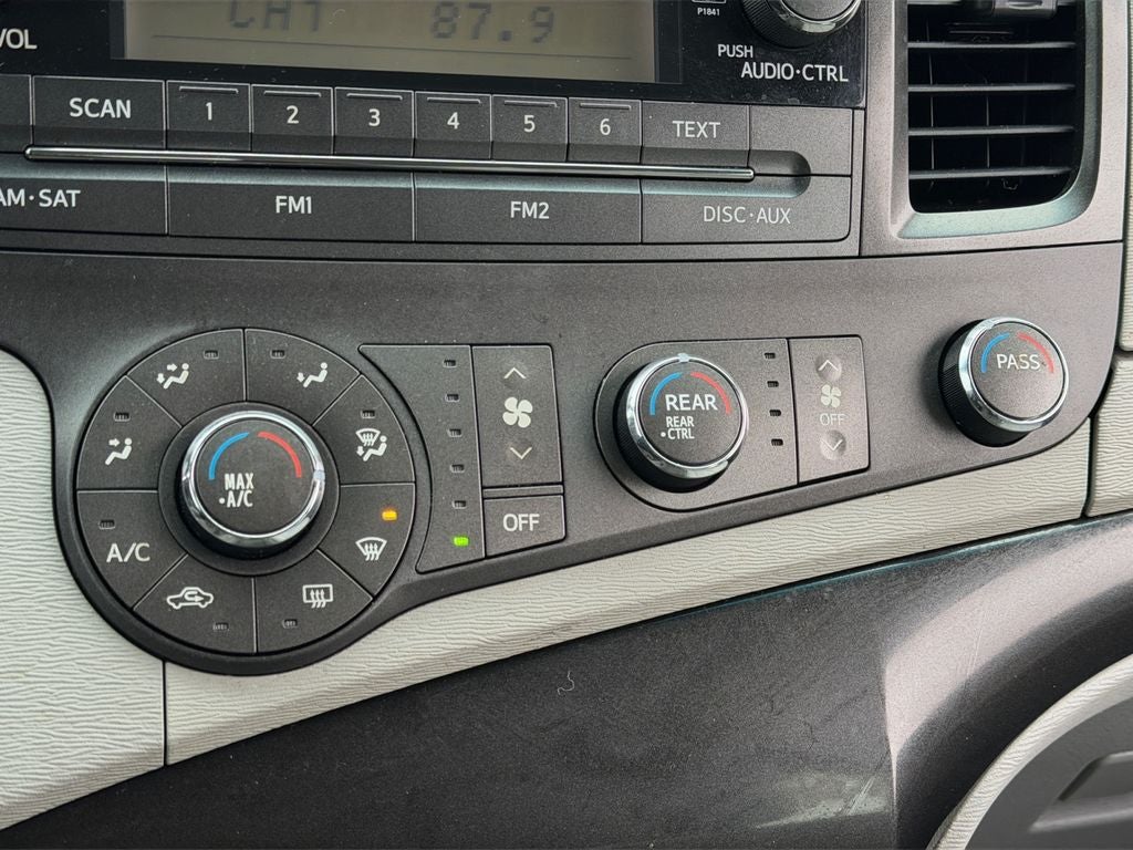 2014 Toyota Sienna L 7 Passenger Low Miles!