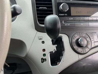 2014 Toyota Sienna L 7 Passenger Low Miles!