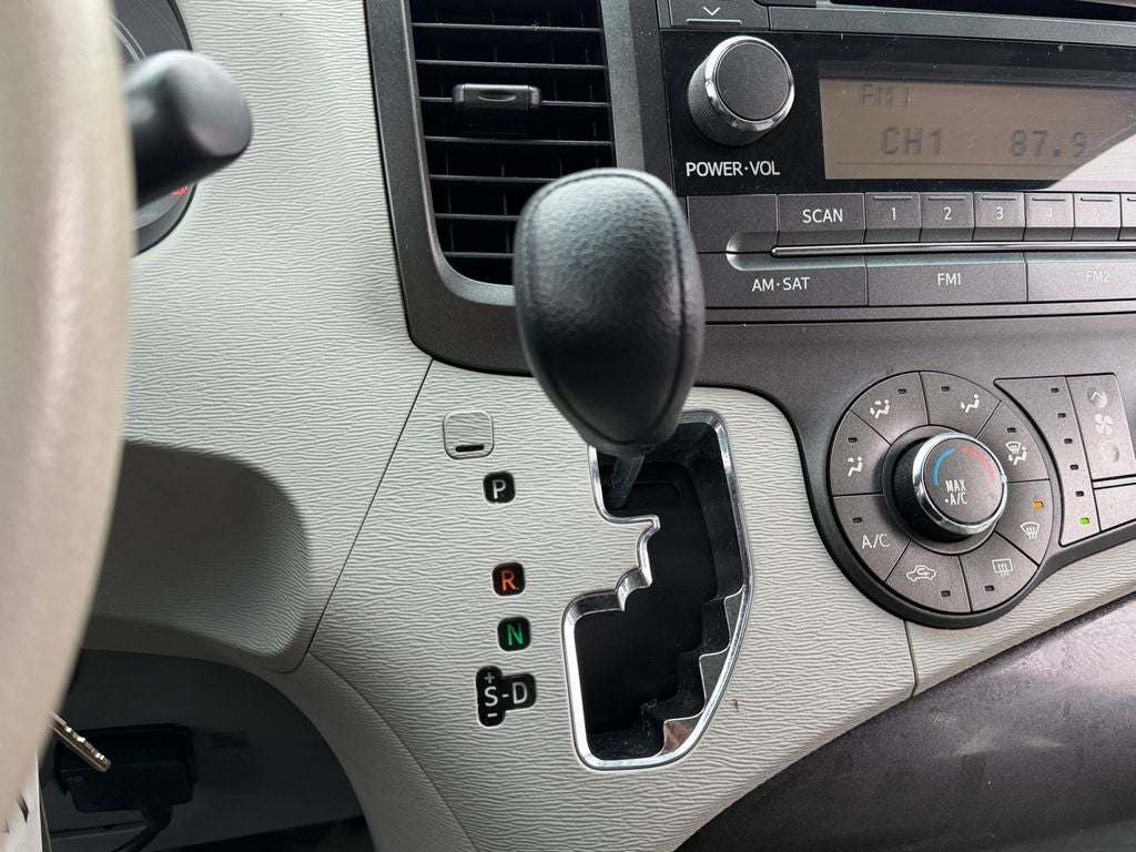 2014 Toyota Sienna L 7 Passenger Low Miles!