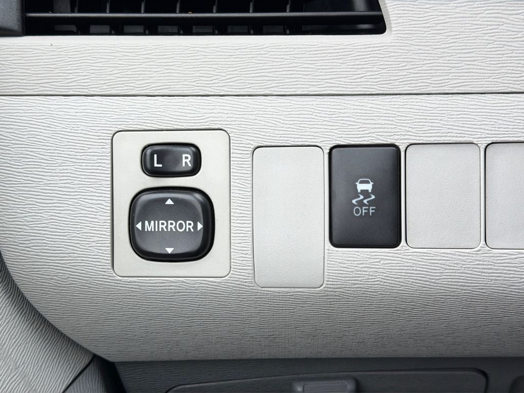 2014 Toyota Sienna L 7 Passenger Low Miles!