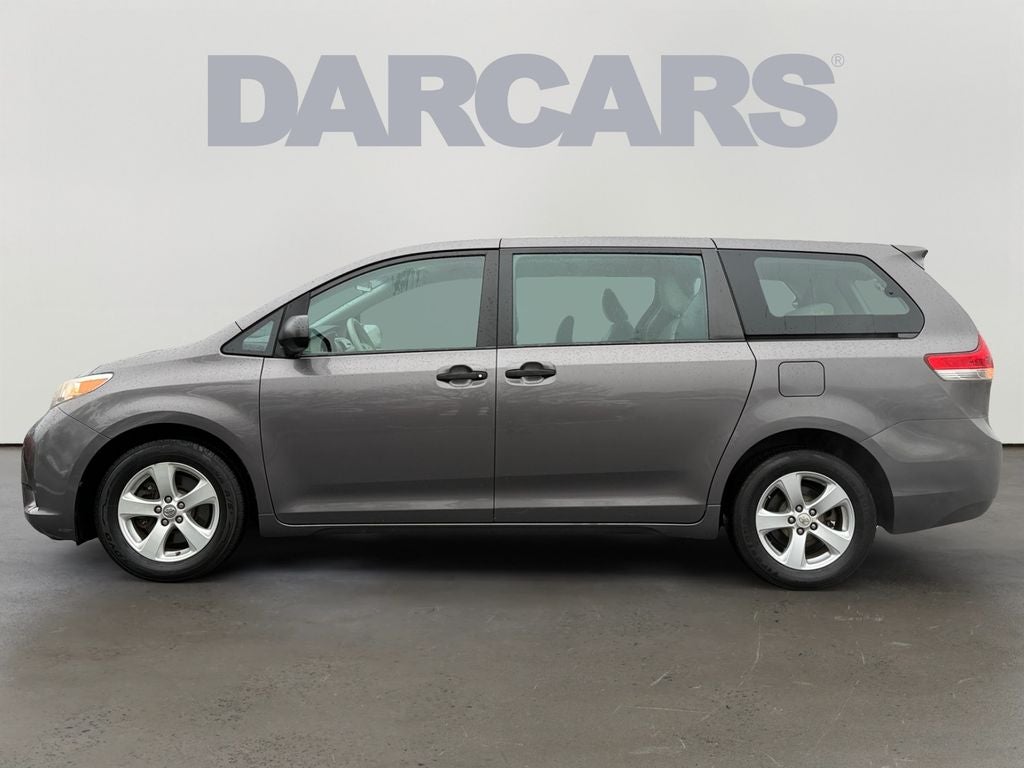2014 Toyota Sienna L 7 Passenger Low Miles!