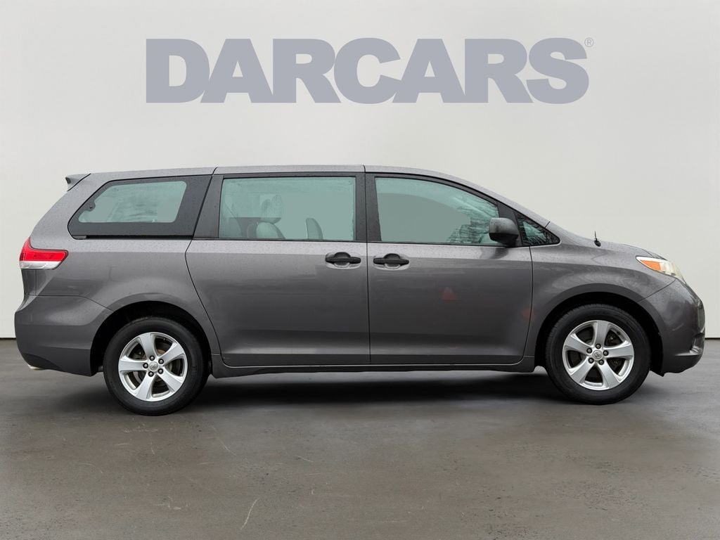 2014 Toyota Sienna L 7 Passenger Low Miles!
