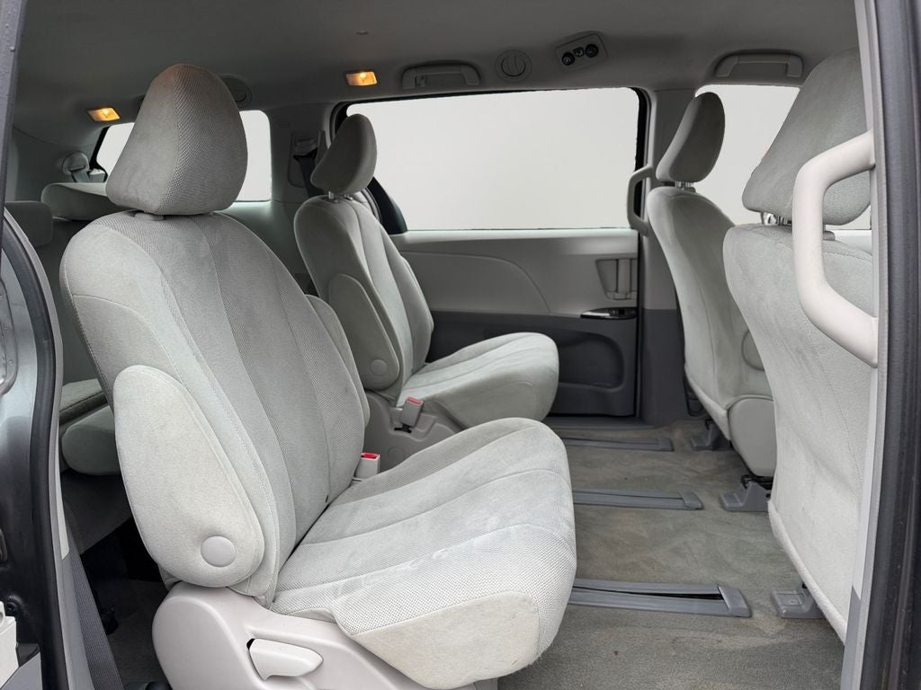 2014 Toyota Sienna L 7 Passenger Low Miles!
