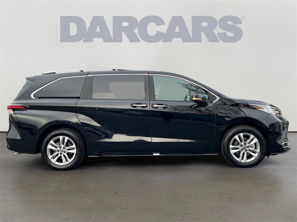 2025 Toyota Sienna Limited 7 Passenger