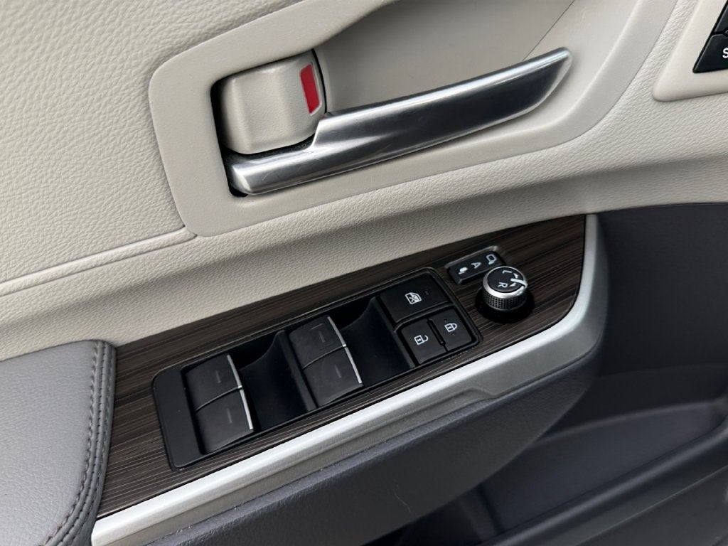 2023 Toyota Sienna Limited 7 Passenger