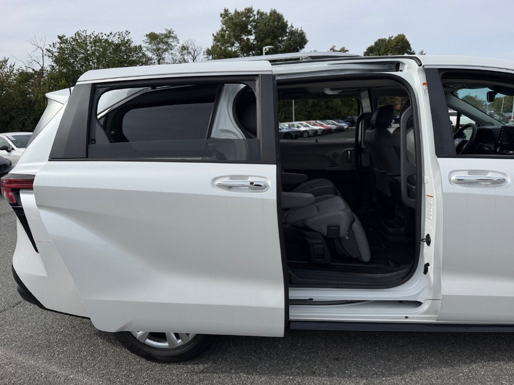 2023 Toyota Sienna Limited 7 Passenger