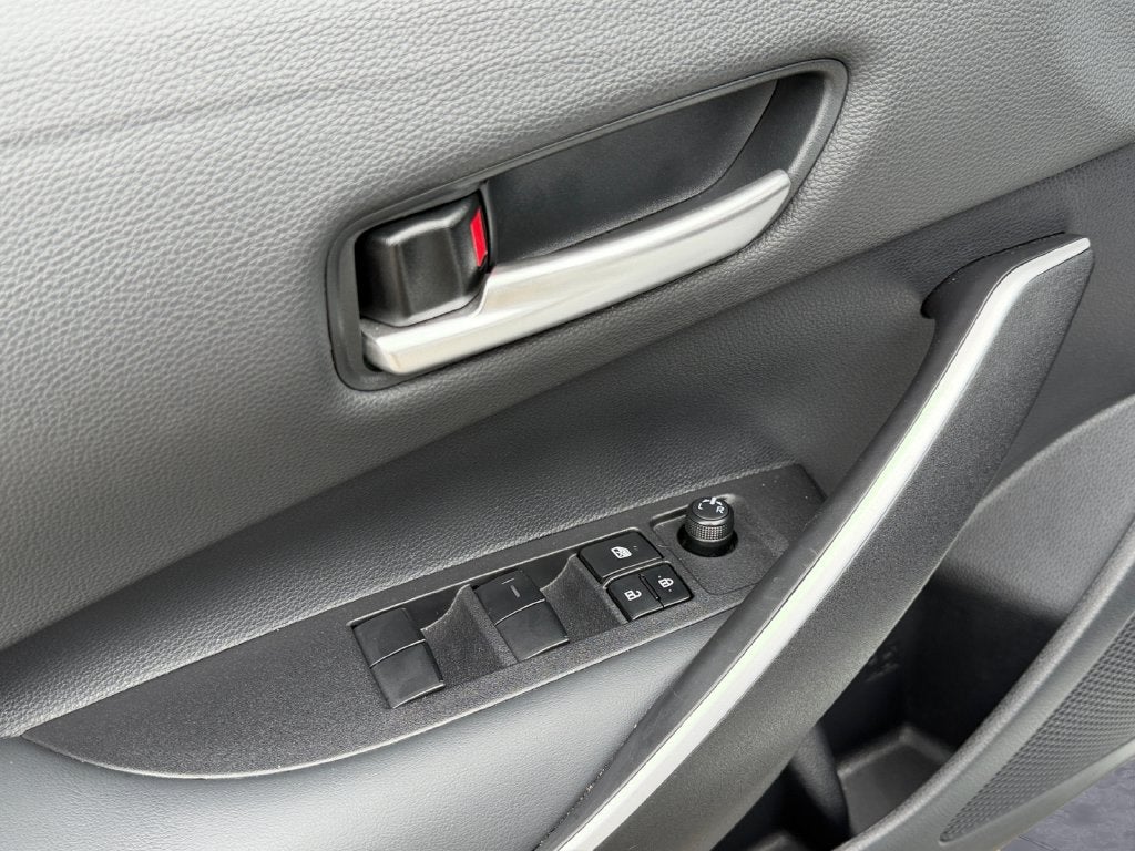 2025 Toyota Corolla SE W/ SUNROOF!