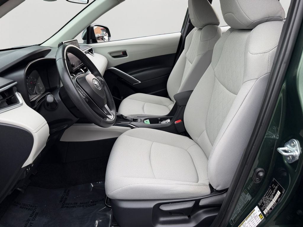 2024 Toyota Corolla Cross LE W/ SUNROOF!