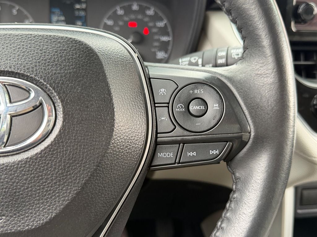 2024 Toyota Corolla Cross LE W/ SUNROOF!