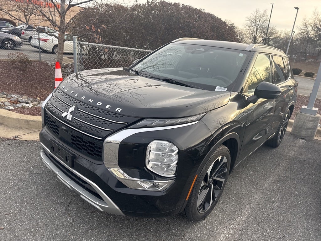 2022 Mitsubishi Outlander SEL Beautiful Brown Interior!